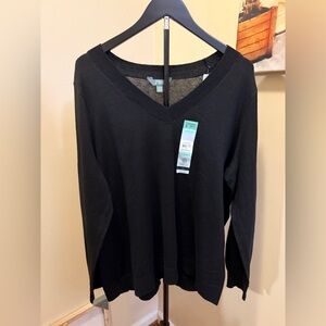Time and Tru NWT Plus Sizes In Women's Black Ribbed Panel V-Neck Sweater